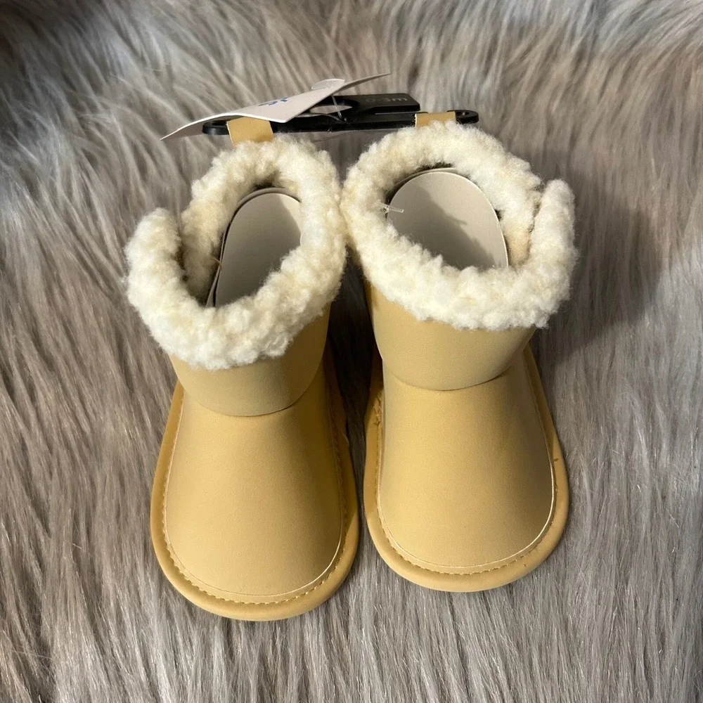 Carter's Child Of Mine Crib Shoes Baby's Size 0-3 Months Beige Boots Booties NEW